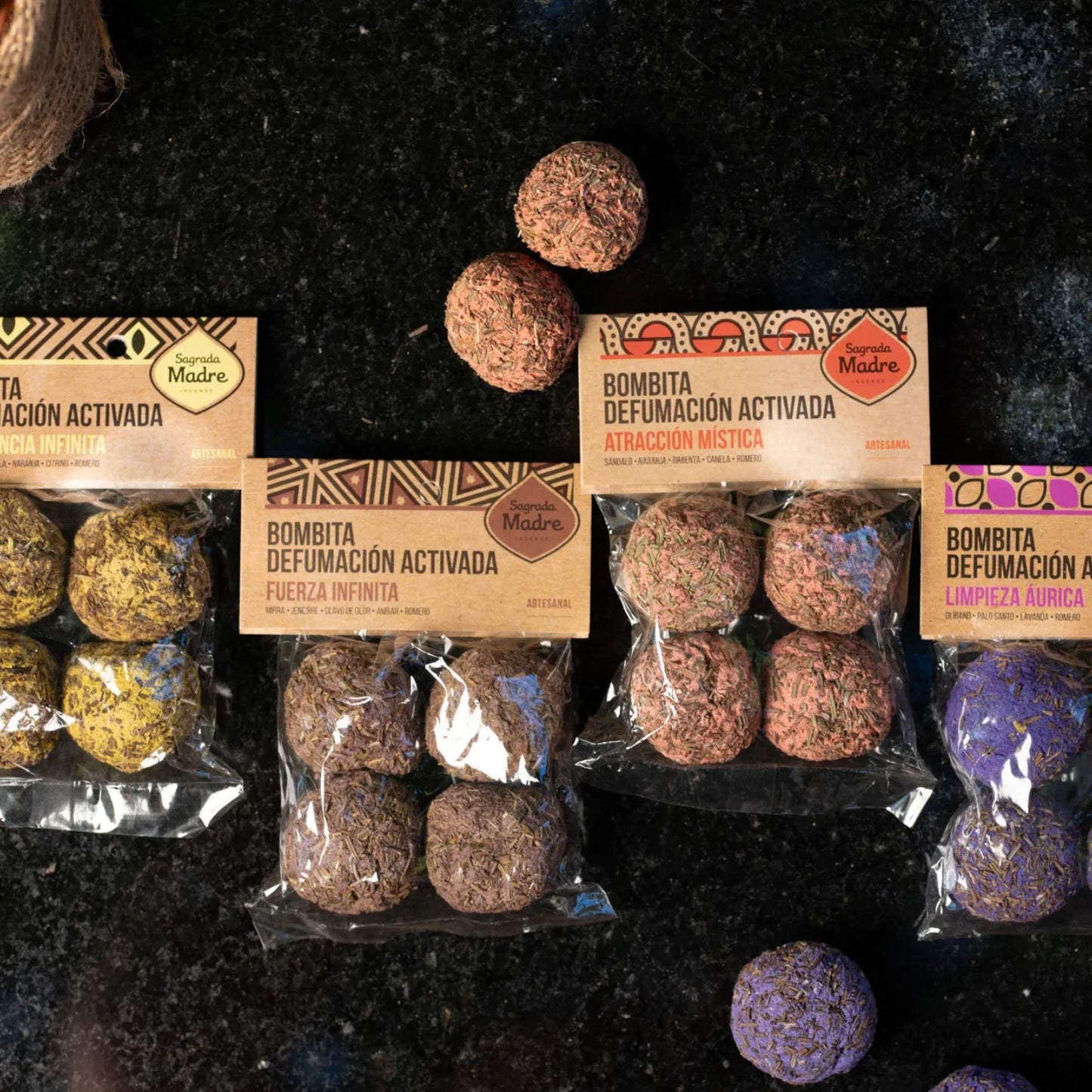 Sagrada Madre — Bombas de Limpieza Activada para Limpieza Energética, set de 4 bolas de incienso naturales con lavanda, incienso, mirra y romero para la purificación espiritual y la restauración de la armonía en tu hogar.