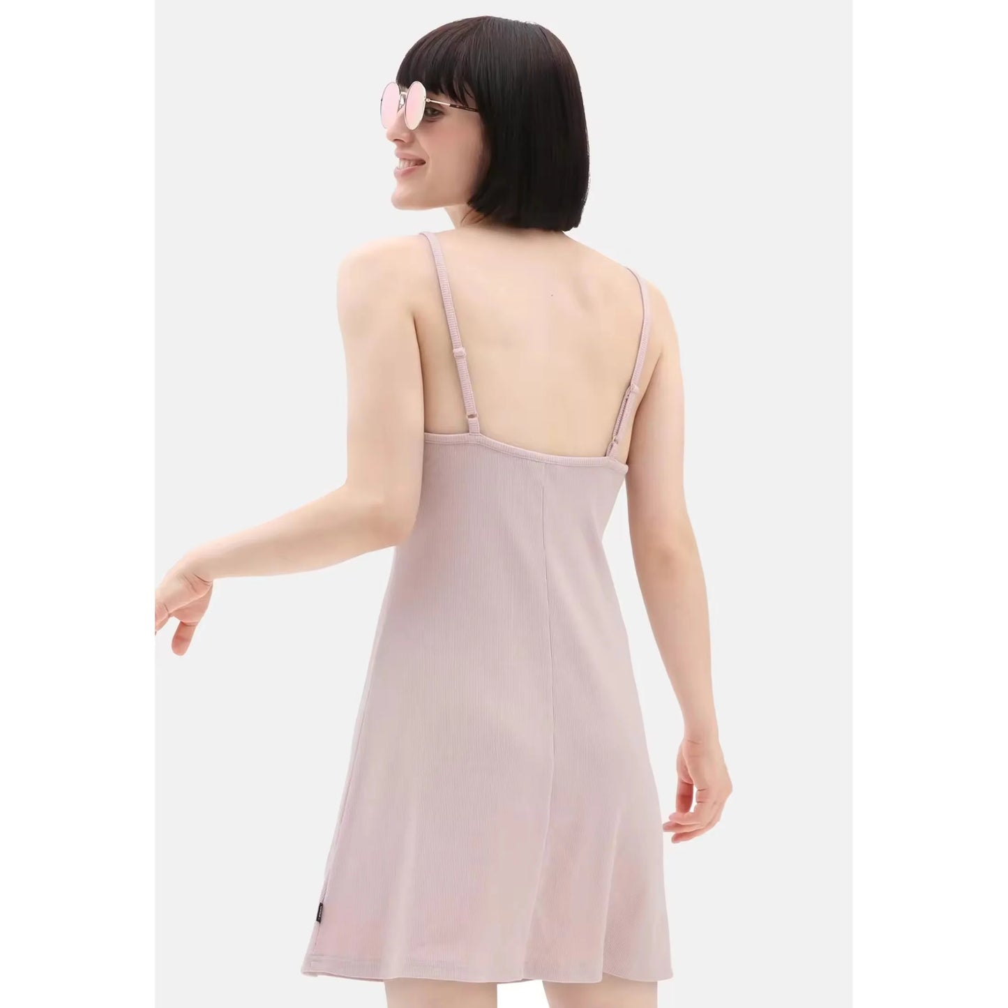 Vans Jessie Dress para mujer - Vestido acampanado con tirantes ajustables, suave mezcla de algodón (58% algodón, 38% poliéster, 4% elastano) para mayor comodidad y estilo, perfecto para fiestas o salidas informales.