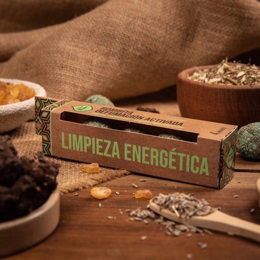 Sagrada Madre — Bombas de Limpieza Activada para Limpieza Energética, set de 4 bolas de incienso naturales con lavanda, incienso, mirra y romero para la purificación espiritual y la restauración de la armonía en tu hogar.