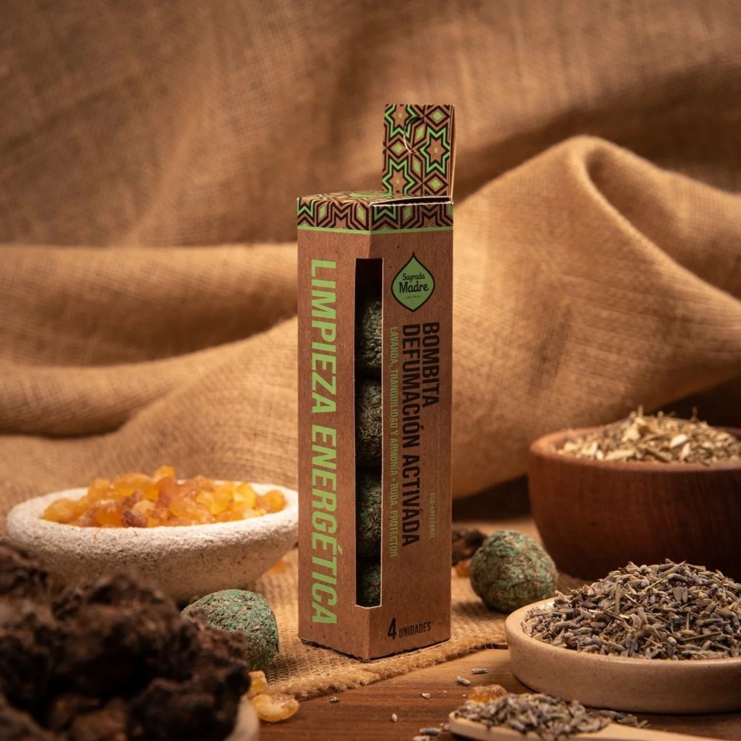 Sagrada Madre — Bombas de Limpieza Activada para Limpieza Energética, set de 4 bolas de incienso naturales con lavanda, incienso, mirra y romero para la purificación espiritual y la restauración de la armonía en tu hogar.