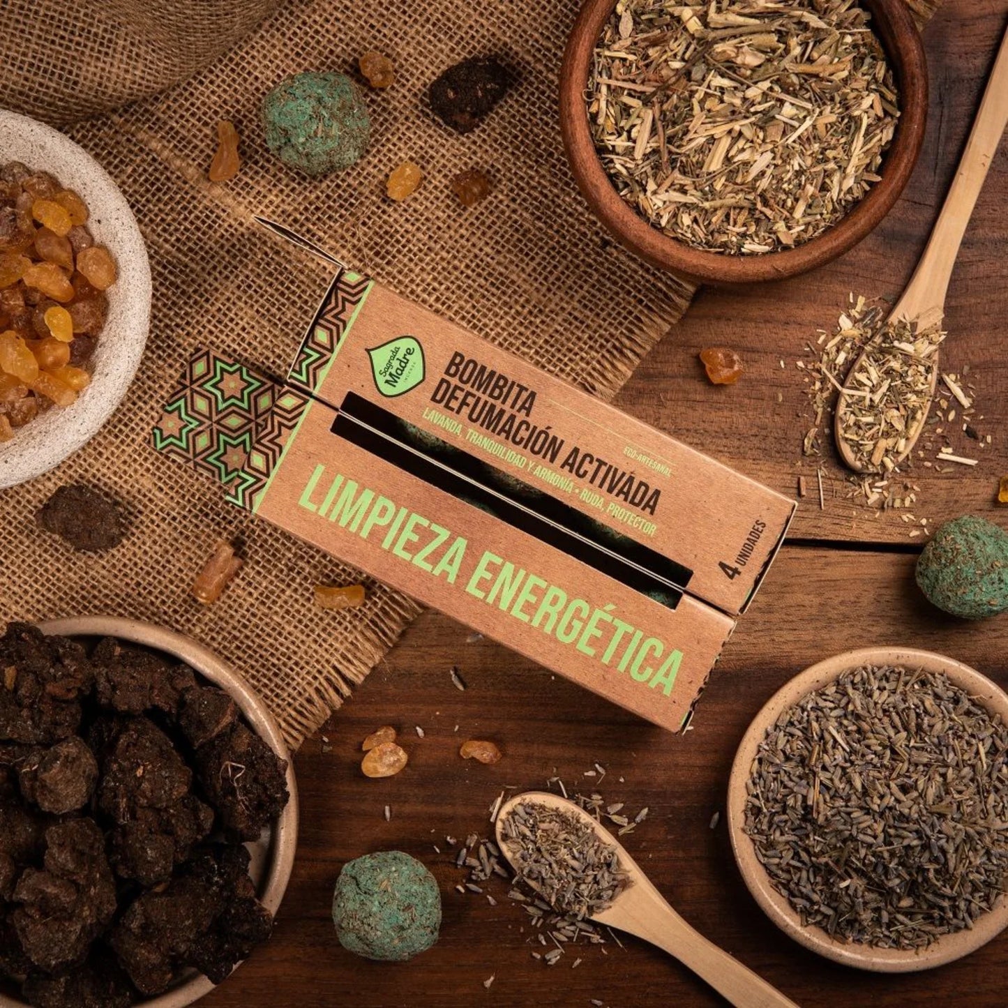 Sagrada Madre — Bombas de Limpieza Activada para Limpieza Energética, set de 4 bolas de incienso naturales con lavanda, incienso, mirra y romero para la purificación espiritual y la restauración de la armonía en tu hogar.