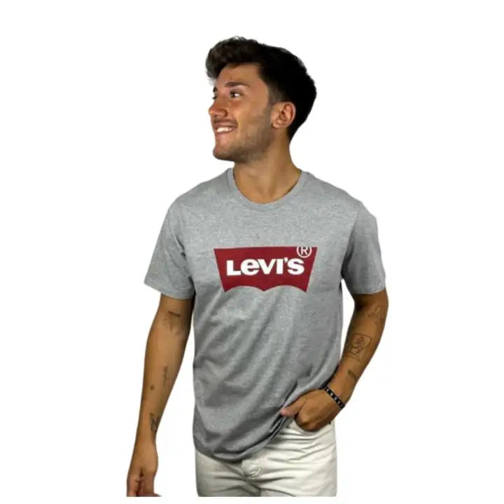 Camiseta de Hombre Levi's con Logo, Corte Regular, 100% Algodón, Manga Corta, Cuello Redondo, Duradera y Cómoda para el Día a Día, Disponible en Gris, Negro y Azul Oscuro, Perfecta para Moda Casual.